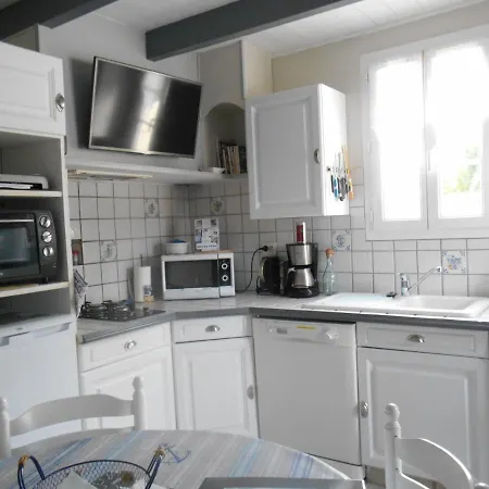 Prázdninový dům Ile De Re, Pied A Terre Avec Velos, Wifi, Cuisine, Linge, Parking Gratuit