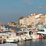 Ile De Re, La Danae, Velos, Wifi, Cuisine, Linge, Parking Gratuit Дом отдыха Сен-Мартен-де-Ре